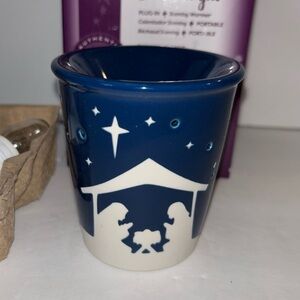 Scentsy Silent Night Plug In Wax Warmer Christmas Retired Blue Nativity